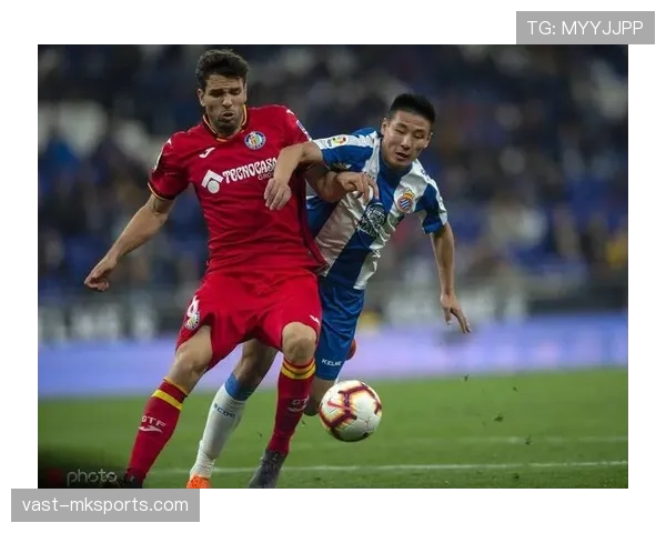 特拉布宗体育防守战术表现稳健,后防线构建引关注 特拉布宗体育防守战术表现稳健,后防线构建引关注