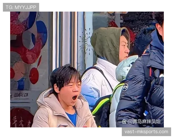 冯彦哲训练完直接打车去SKP买包，这届运动员的下班生活比偶像剧还敢拍